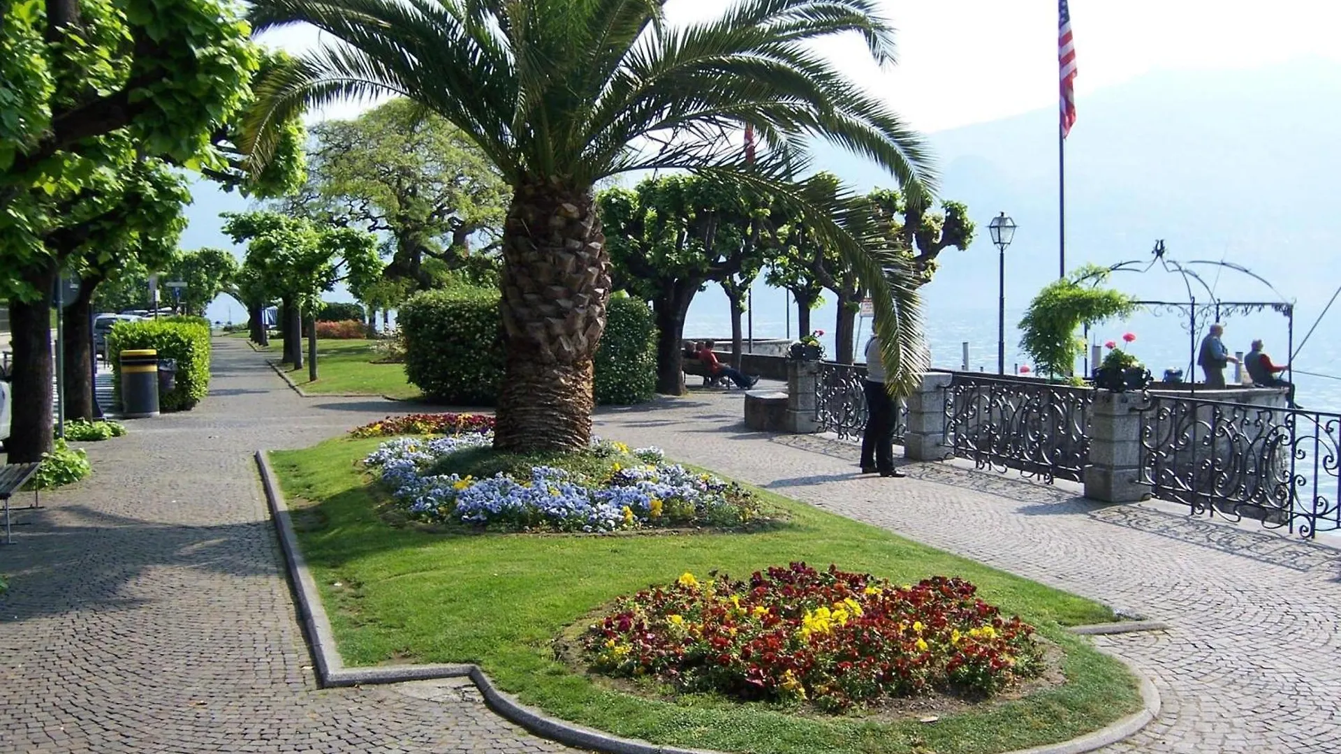 La Piazza Menaggio Apartment 0*,